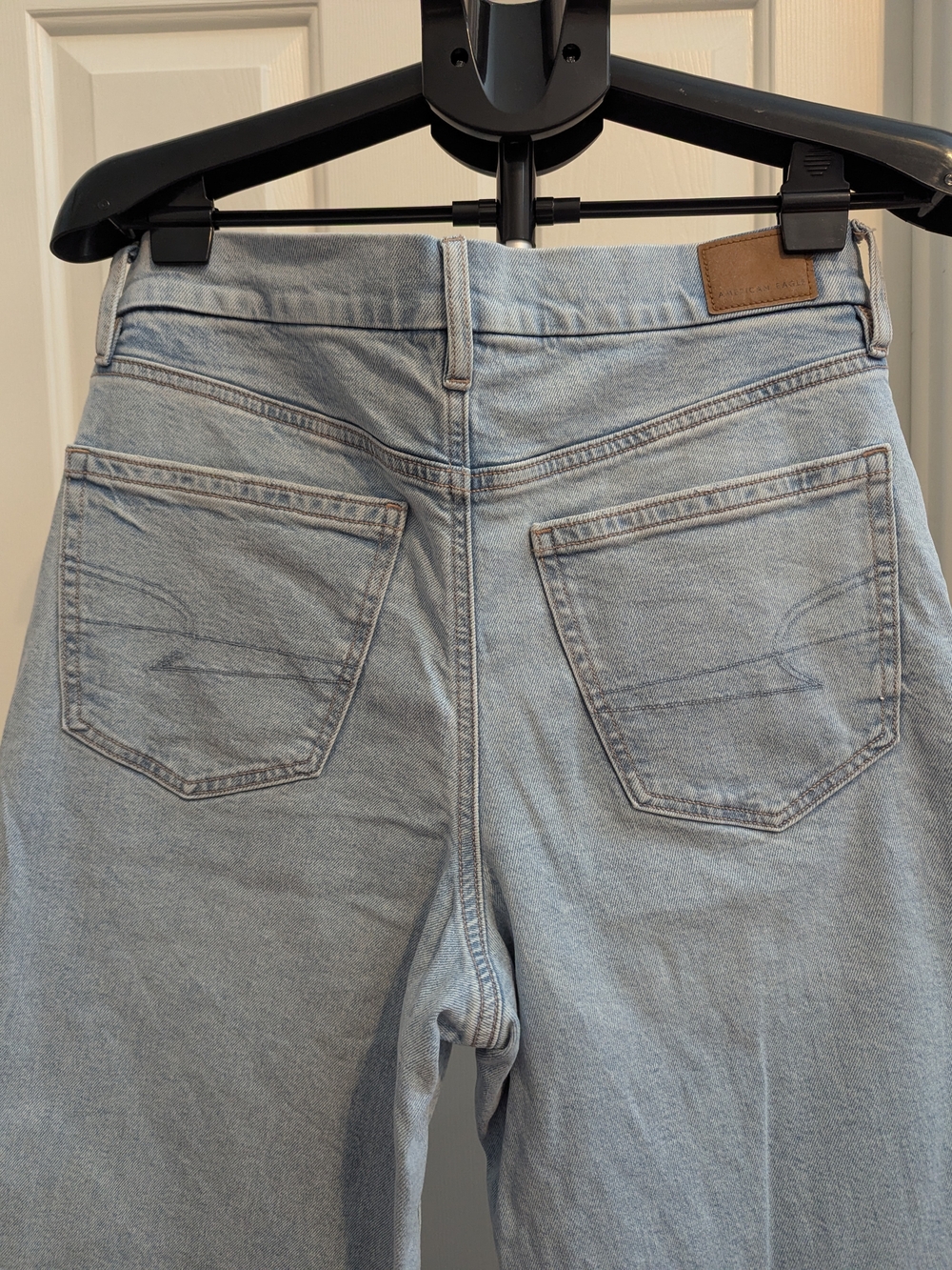 American Eagle - Women's Curvy High-Rise Baggy Straight Jeans In Light Blue